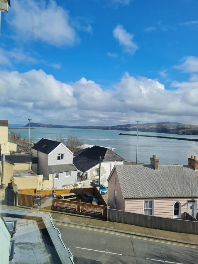 The Hope And Anchor Hotel Goodwick Bagian luar foto