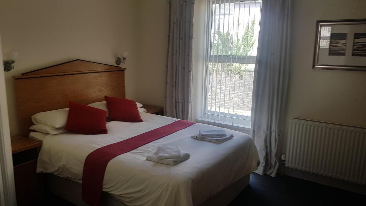 The Hope And Anchor Hotel Goodwick Bagian luar foto