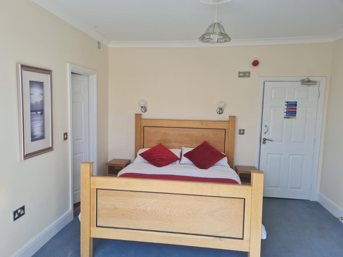 The Hope And Anchor Hotel Goodwick Bagian luar foto